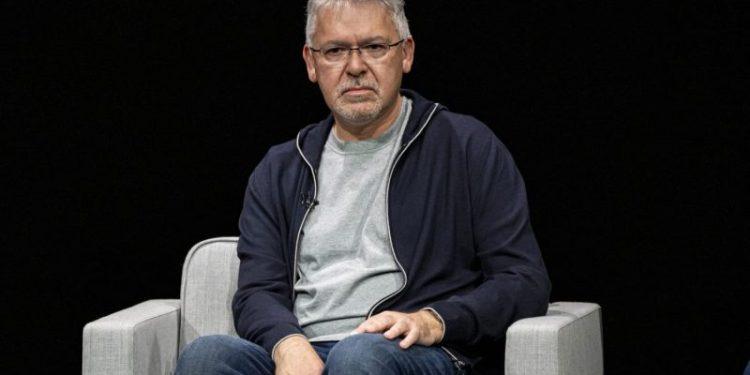 Apple’s AI chief abruptly steps down