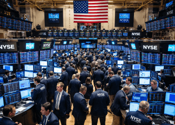 US stocks close deep in red, Dow tumbles 739 points on war jitters