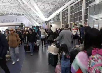 When will TSA lines go back to normal? Travelers may face delays for days or weeks