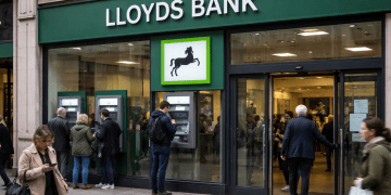 Top FTSE 100 shares to watch next week: Lloyds, Barclays, GSK, Natwest