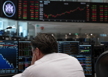 London’s FTSE 100 dips as utilities and miners drag index