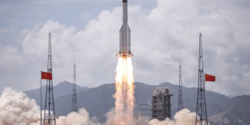 SpaceX moves closer to IPO, plans investor roadshow in june