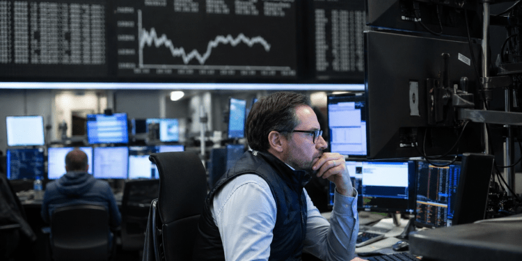 European stocks edge higher as investors track US-Iran developments