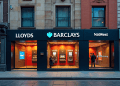FTSE 100 Index drops as Barclays, NatWest, and Lloyds sink amid 2 key risks