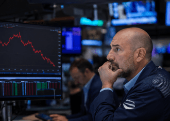 European shares fall as fading US-Iran peace hopes lift oil prices