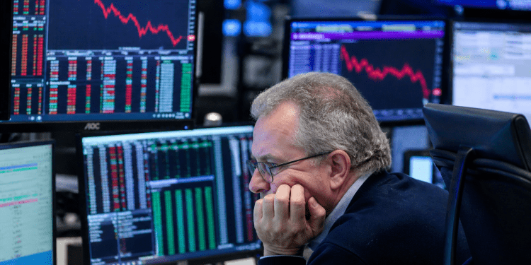 European shares slip as US-Iran tensions escalate, oil stays elevated
