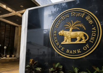 Indian banks lead market gains on RBI’s foreign deposit initiative