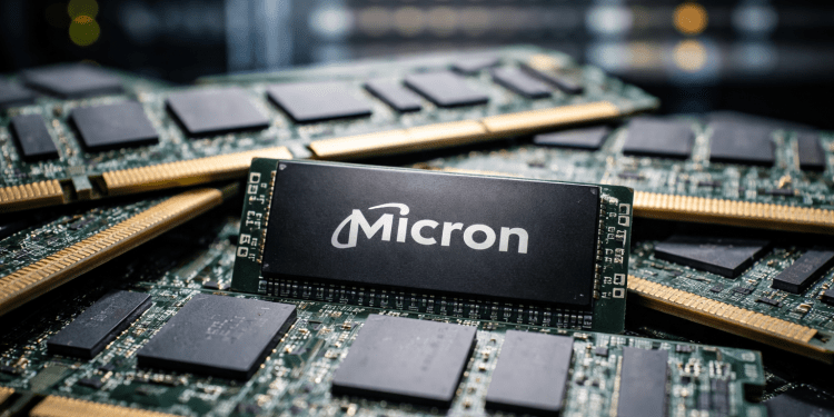 Micron stock crashes 22%: is this AI chip selloff a rare buying chance?