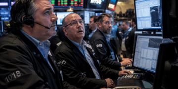 3 stocks riding the wave from IBM’s earnings disaster