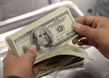 US dollar holds firm as Middle East tensions support safe-haven demand