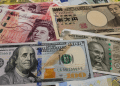 Major currency pairs trade cautiously as Fed remarks and data stay in focus