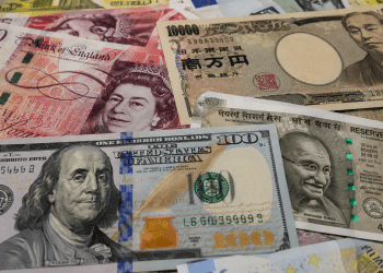Major currency pairs trade cautiously as Fed remarks and data stay in focus