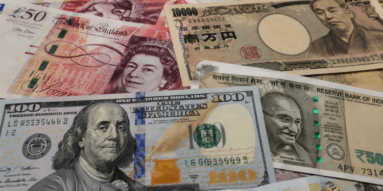 Major currency pairs trade cautiously as Fed remarks and data stay in focus