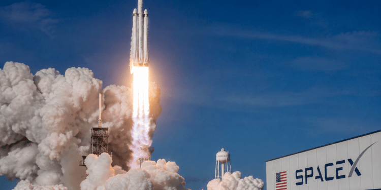 SpaceX stock slips further after Starship test flight scrub: Is the 19% dip a buy?